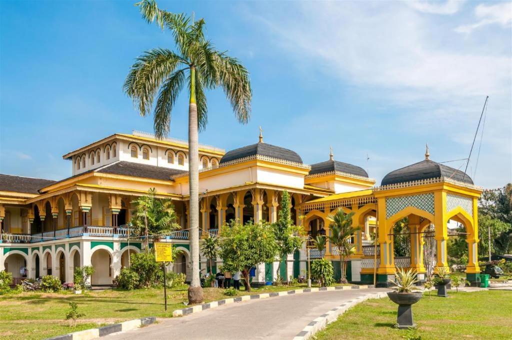 Oyo 619 Naufal Syariah 2* Medan