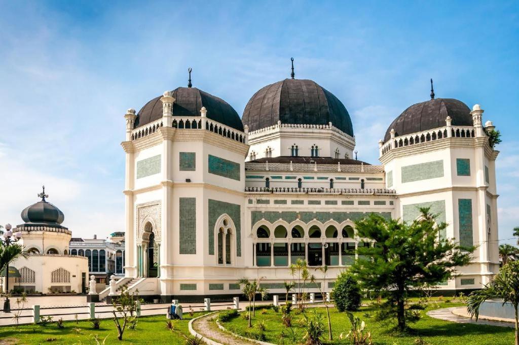 Oyo 619 Naufal Syariah Hotel 2*